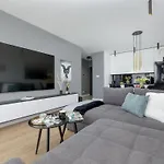 Comfortable With Pool And Sauna Apartment *