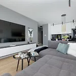 Comfortable With Pool And Sauna Apartment *