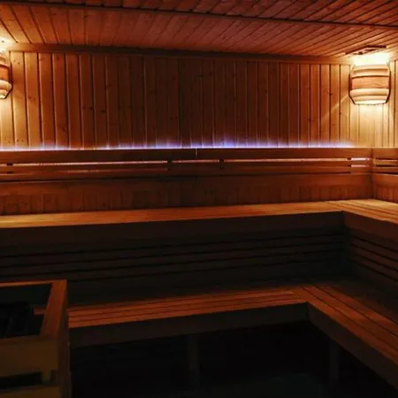 Premium With Pool And Sauna 아파트