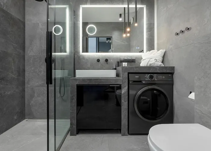 By Dziwna River With & Pool Daire